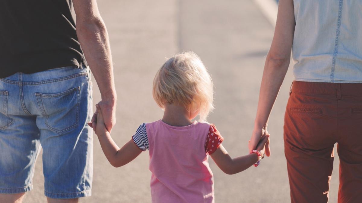 По тисячі гривень: у Львові батьки-всиновителі отримають матеріальну допомогу