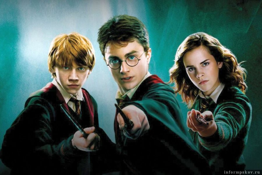 «Гарі Поттер» продає чарівні мантії, щоб допомогти українським дітям