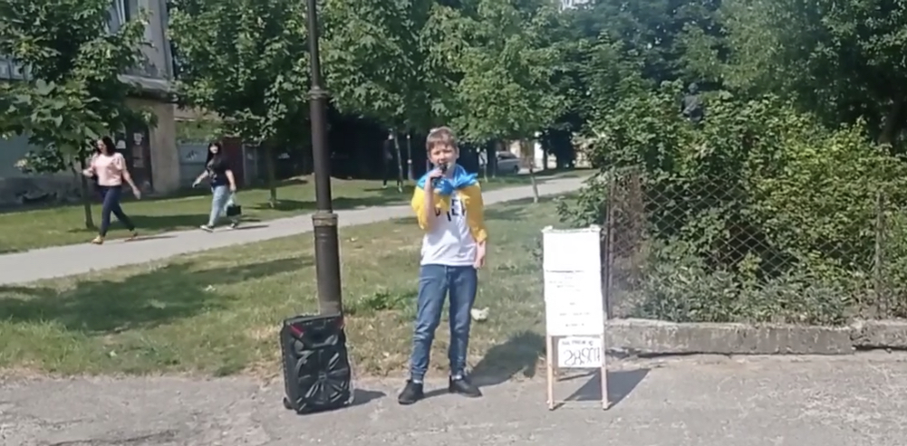 На Яворівщині хлопчик із Херсонщини концертами зібрав близько 40 тисяч гривень для ЗСУ (ВІДЕО)