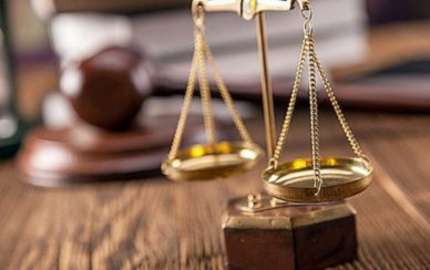 Львівський суд стягнув судові витрати з вишу, який незаконно відрахував студентку