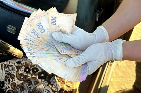 На Львівщині затримали керівника військового лісництва, який незаконно торгував деревиною