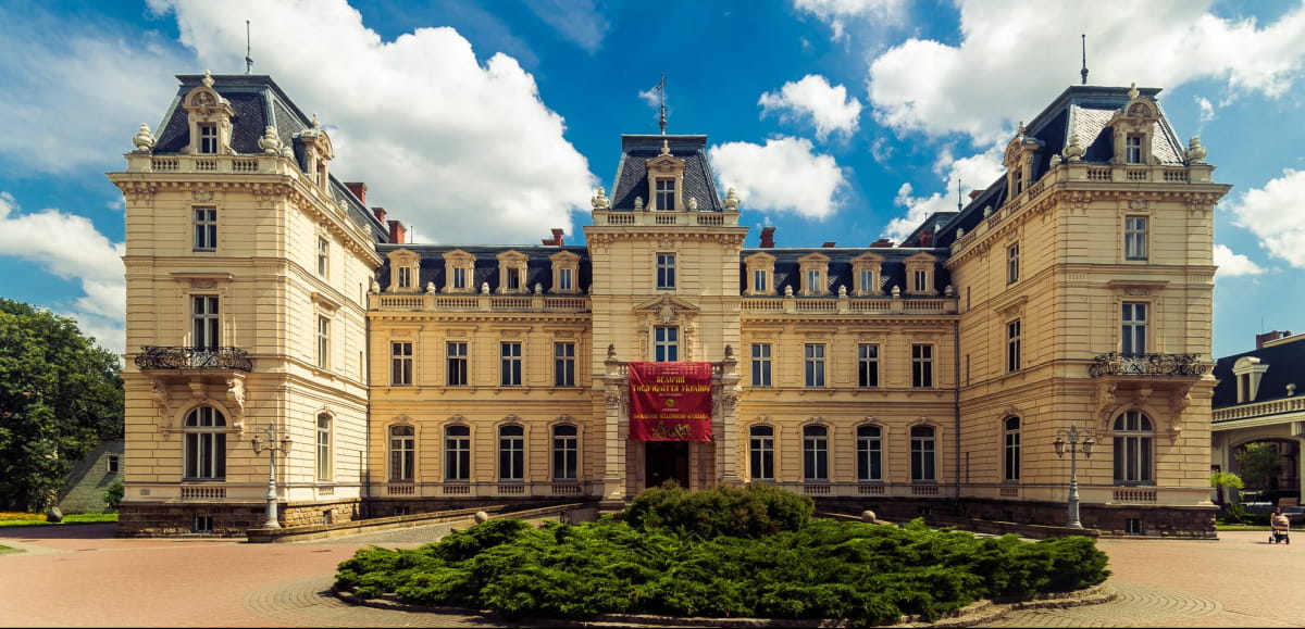 Львівська галерея мистецтв заплатить 400 тисяч грн незаконно звільненій співробітниці