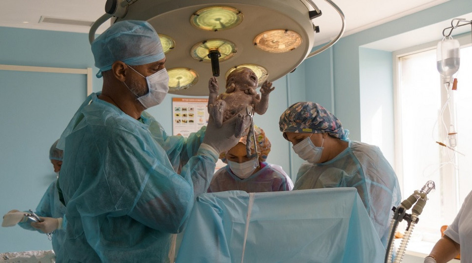 Вимушено переміщені жінки народили на Львівщині 900 дітей за час повномасштабної війни