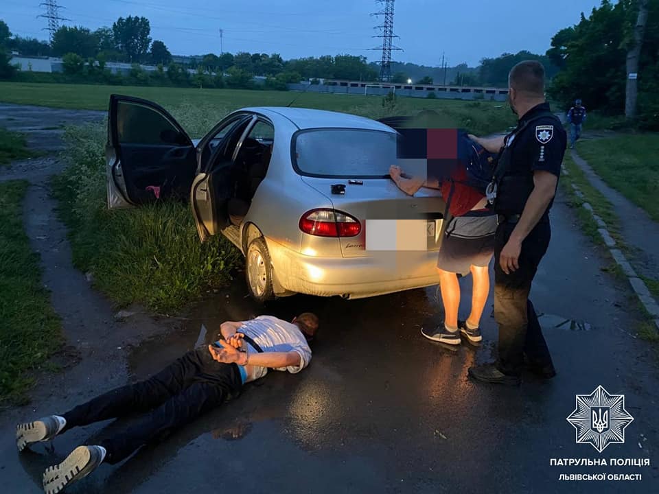 П’яний водій збив на пішохідному переході батька з 2-річним сином