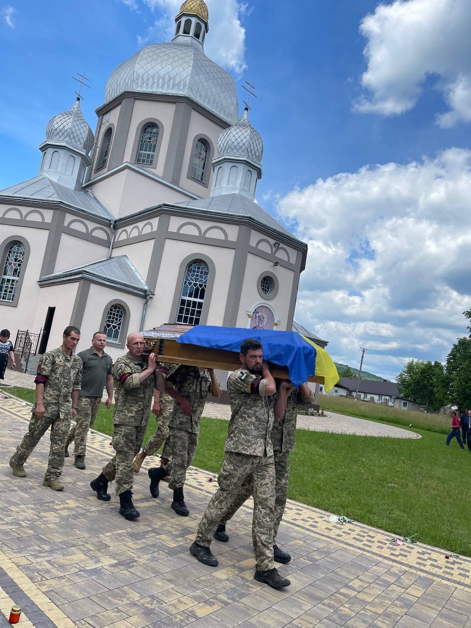 Сколівщина попрощалася з загиблим воїном Романом Желізником