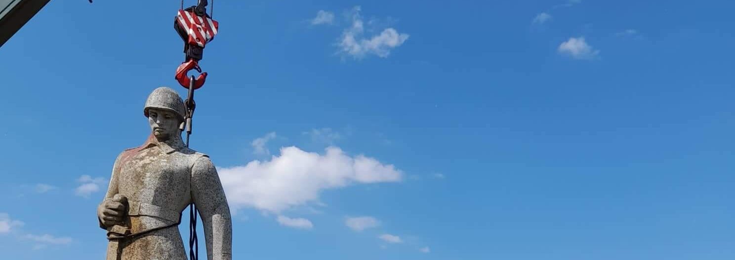 На Дрогобиччині демонтували пам’ятник радянському солдату