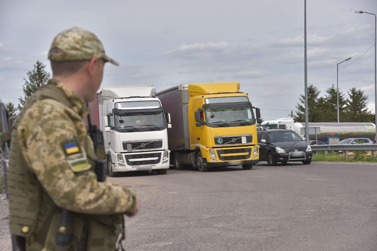 На ПП “Устилуг” і “Грушів” запровадили зміни щодо вантажних перевезень