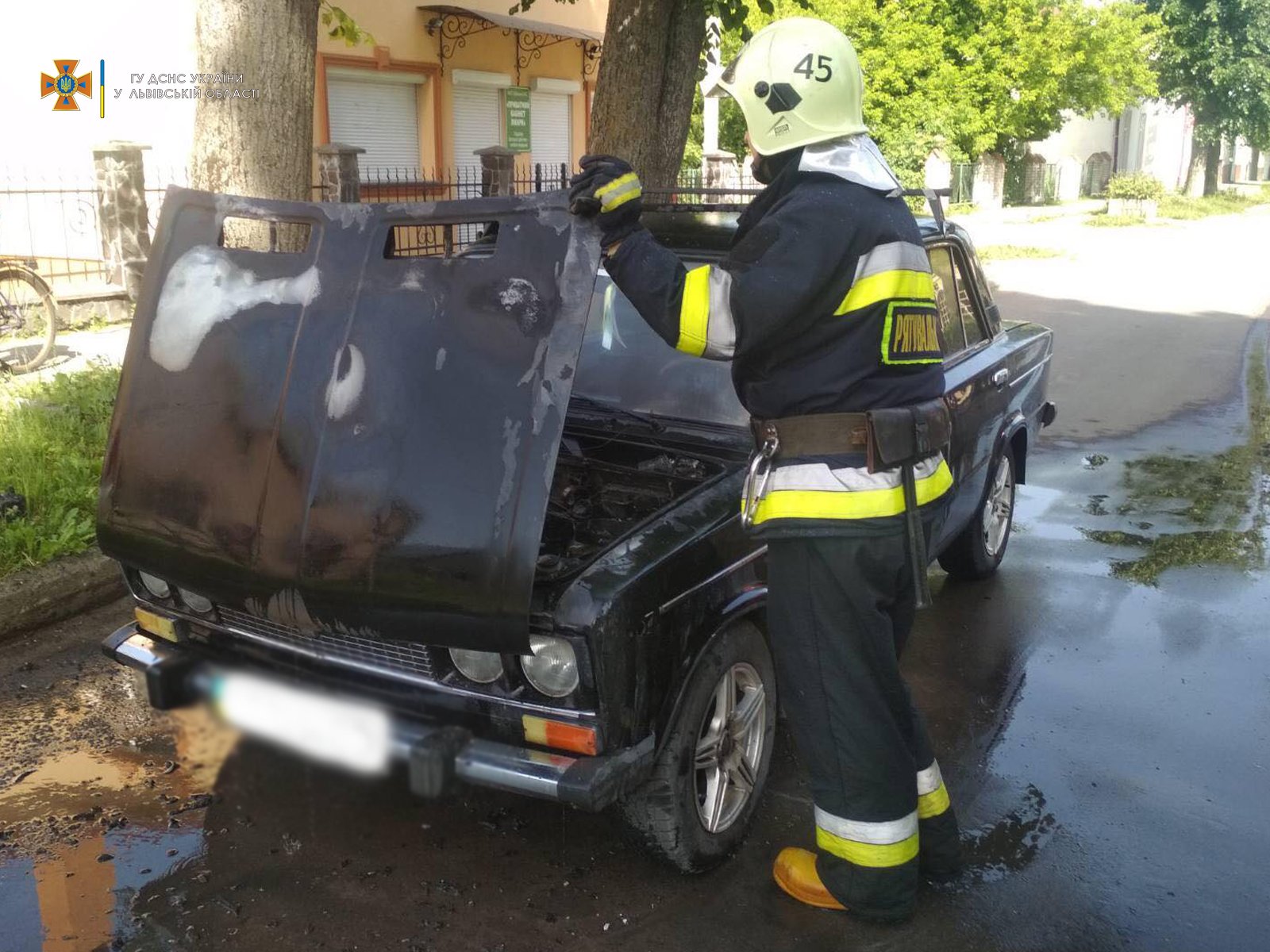 В Комарно на Львівщині під час руху загорівся «Жигуль»