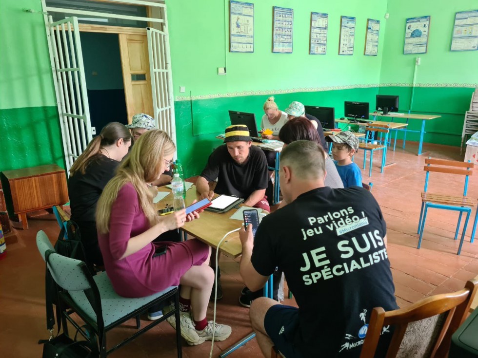 300 жінок-переселенок подали заявки на отримання допомоги у криптовалюті