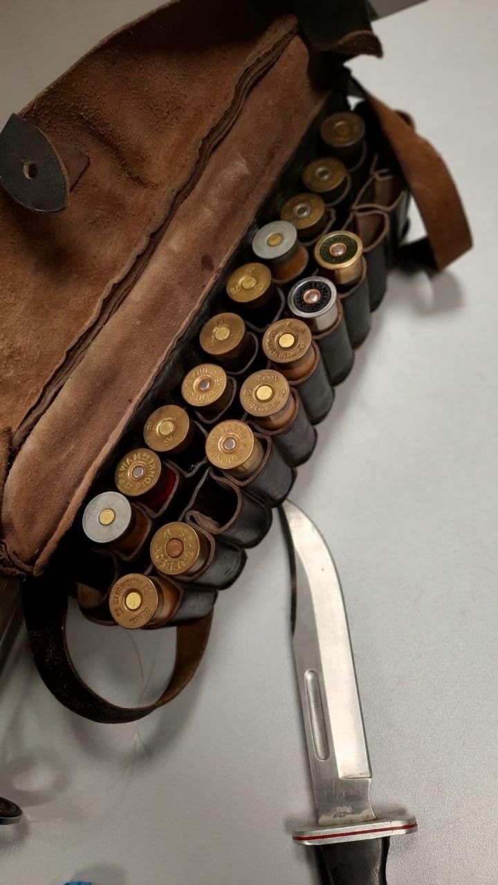 У центрі Львова затримали чотирьох чоловіків з арсеналом зброї