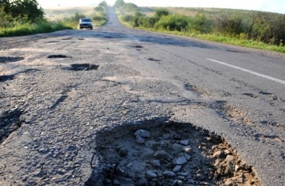 Лише ямковий ремонт: які дороги Львівщини покращать найближчим часом