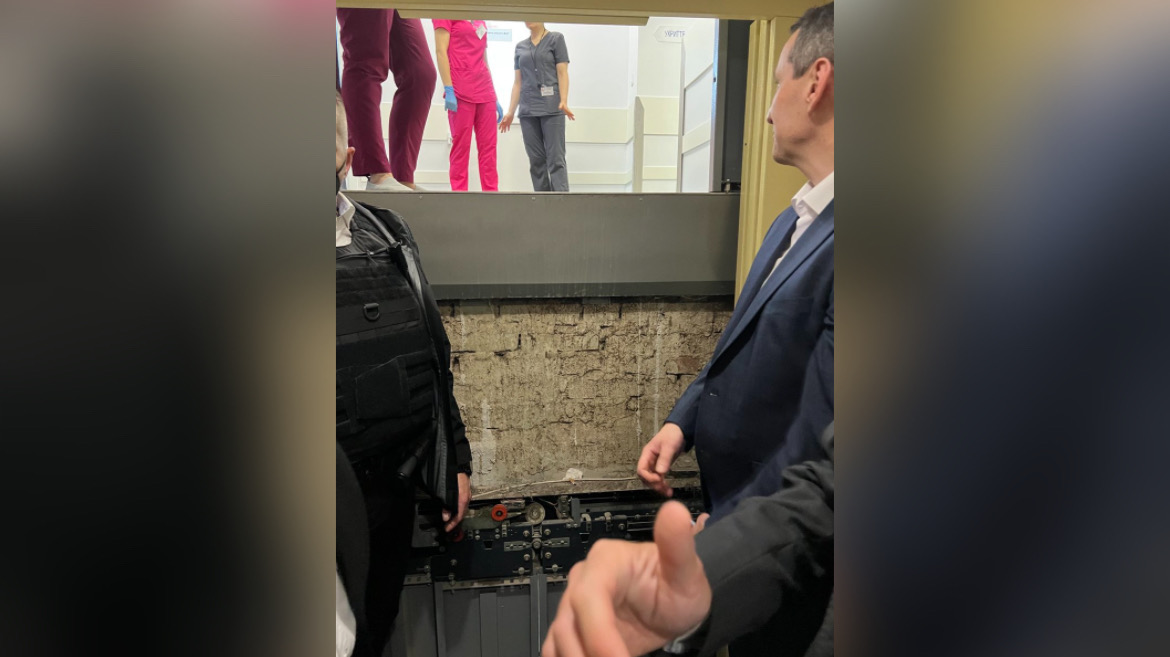 Німецький міністр застряг в ліфті української лікарні