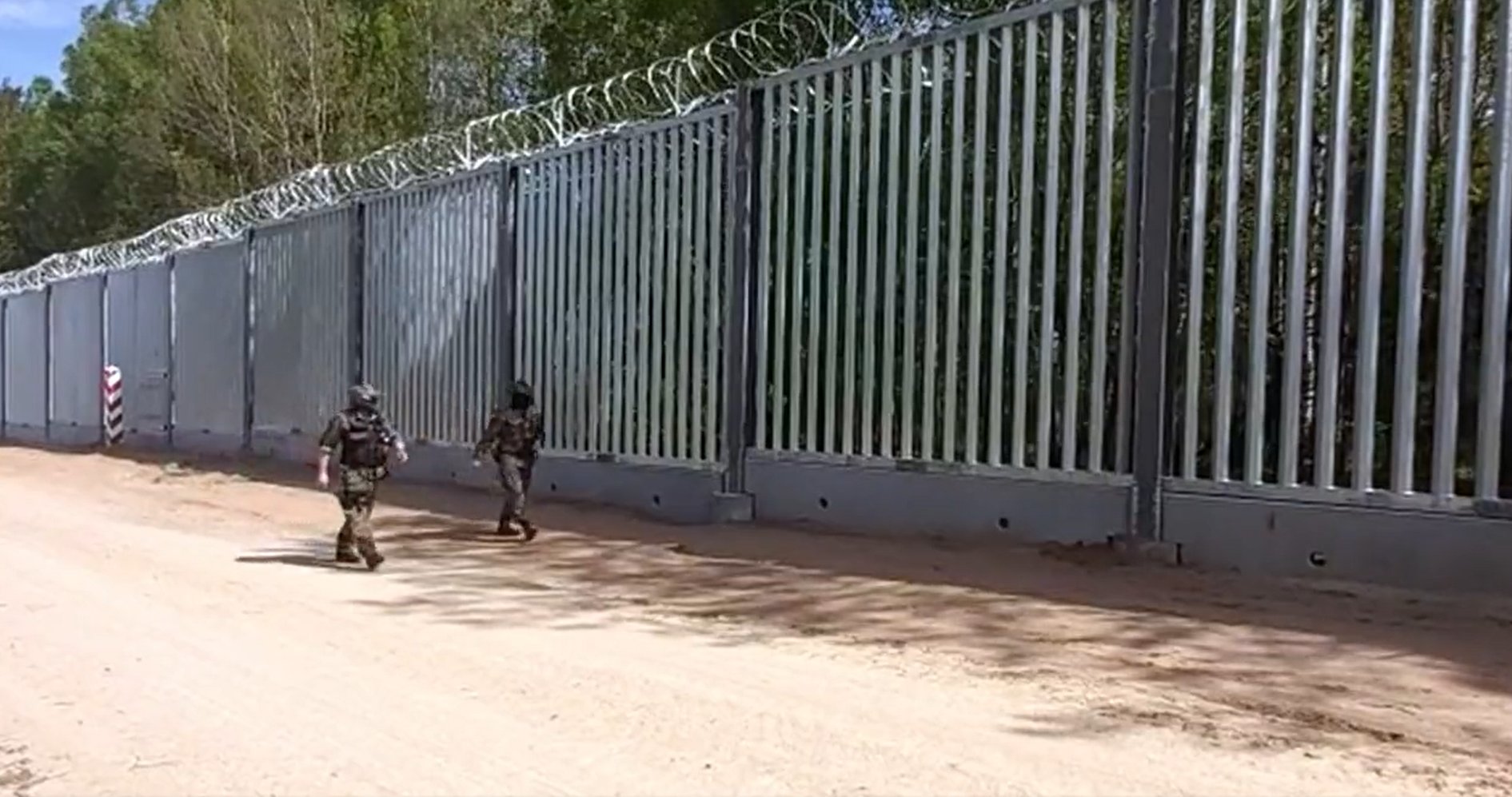 Польща на кордоні з Білоруссю звела вже 120 км паркану