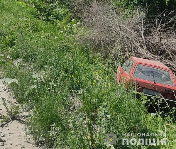 На Самбірщині автомобіль з’їхав у кювет: троє осіб травмовані