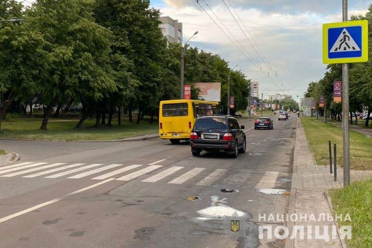 У Львові Лексус збив 33-річну жінку: постраждалу госпіталізували