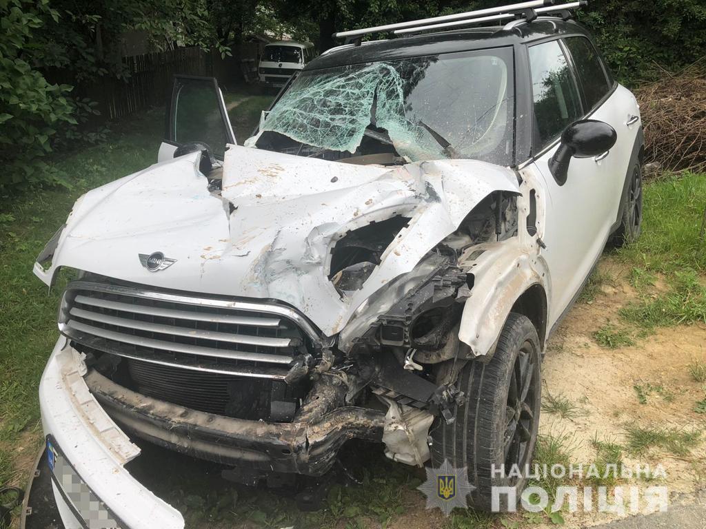 Причіп від трактора протаранив легковик: загинула 60-літня жінка
