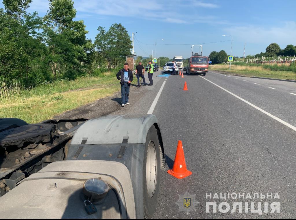 Вантажівка насмерть збила літнього чоловіка на трасі неподалік Львова