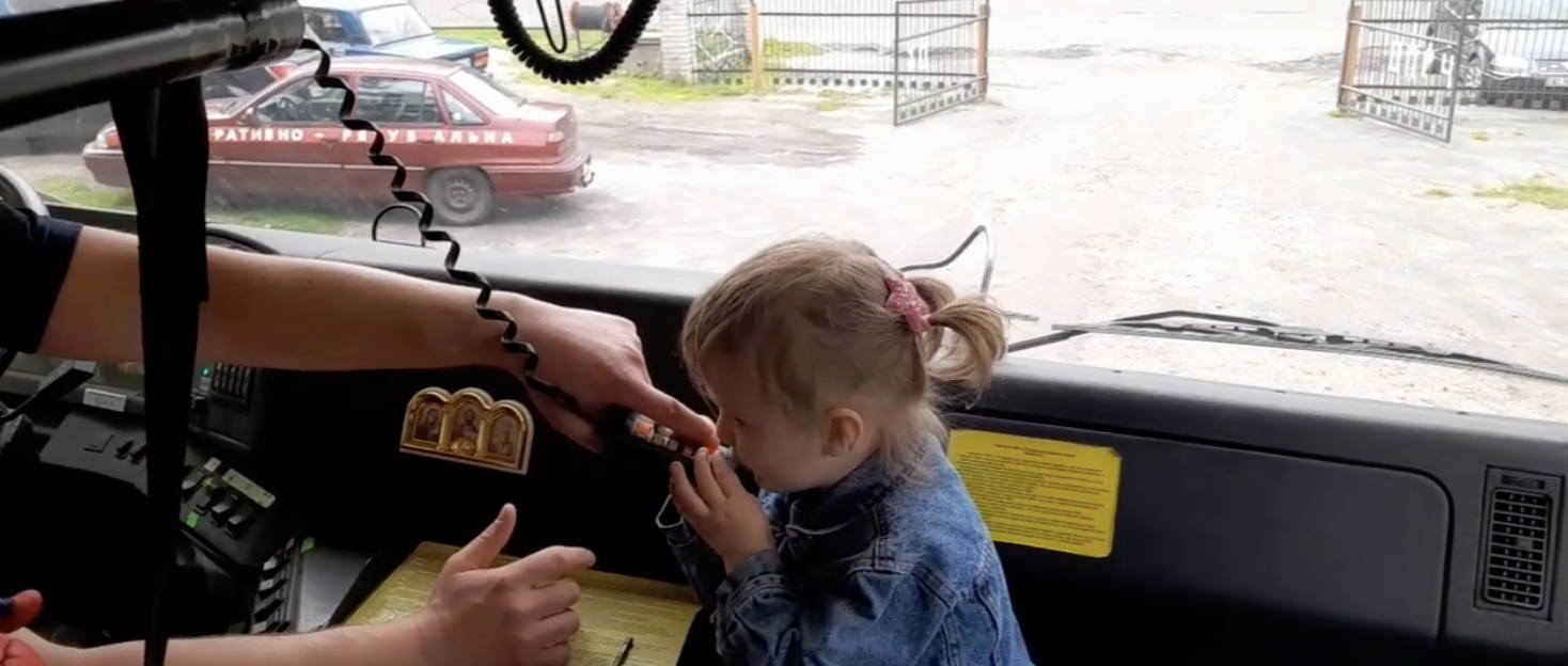 “Ой у лузі червона калина” з гучномовця пожежної автівки: волинські рятувальники опублікували зворушливе відео