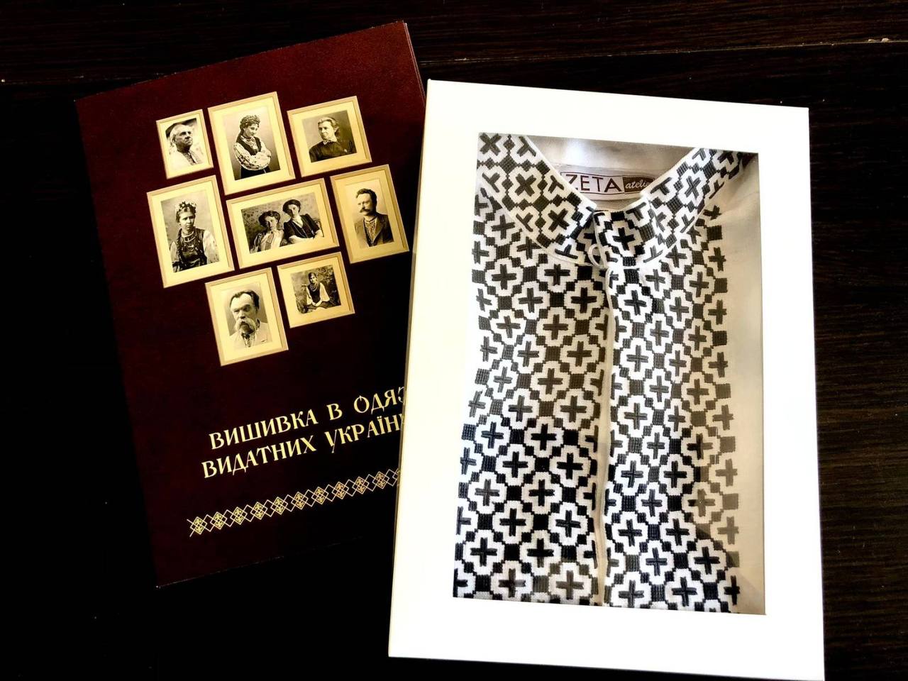 У Стрию презентували сорочку відшиту з фото Степана Бандера