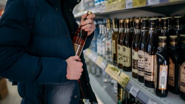 Троє мешканців Кам’янки-Бузької обікрали склад: награбоване розділили