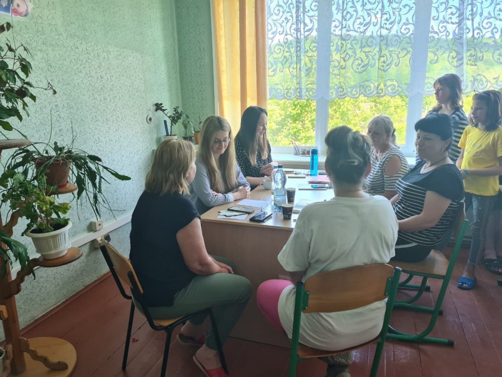 Допомога криптовалютою: на Львівщині жінки-переселенки отримують виплати віртуальними грошима