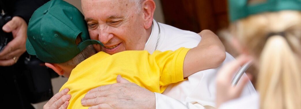 Папа Римський хоче приїхати в Україну, але чекає слушного часу