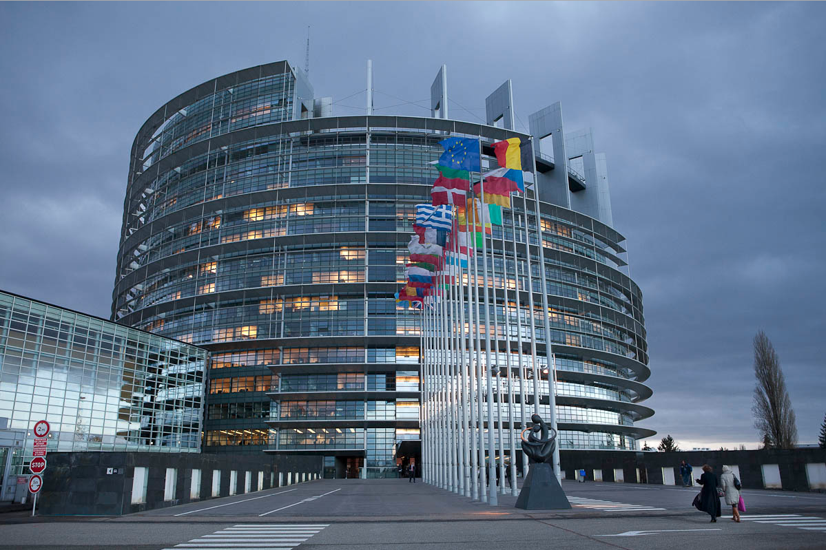 Європарламентарі підтримали надання Україні статусу кандидата на вступ до ЄС