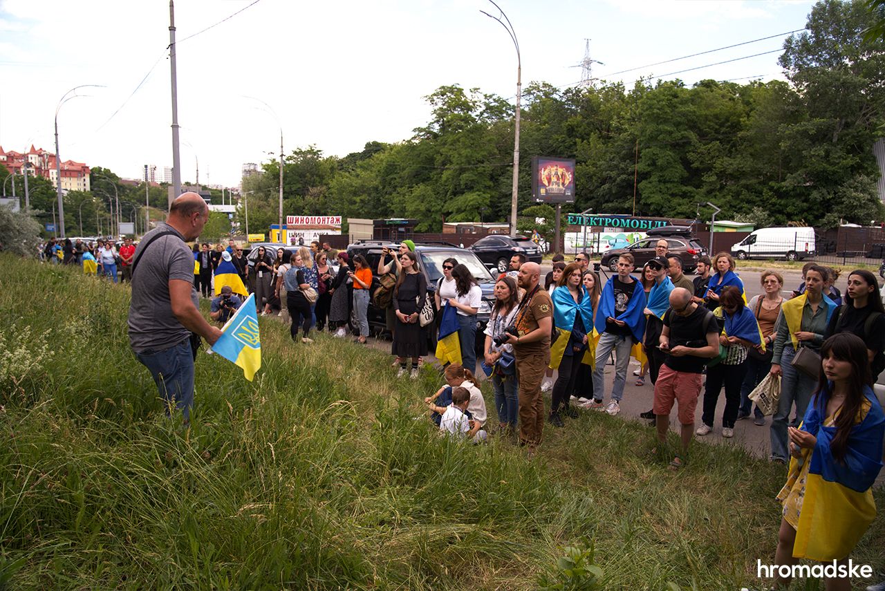В Києві зустріли тіло загиблого воїна і активіста Романа Ратушного (ВІДЕО)