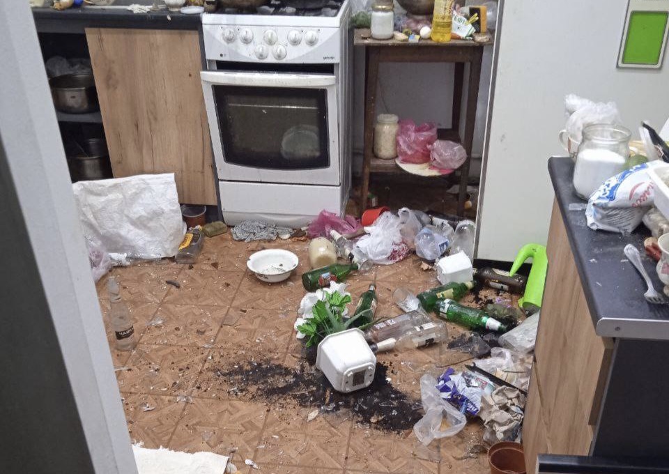 П’яний львів‘янин влаштував погром у помешканні сусідки