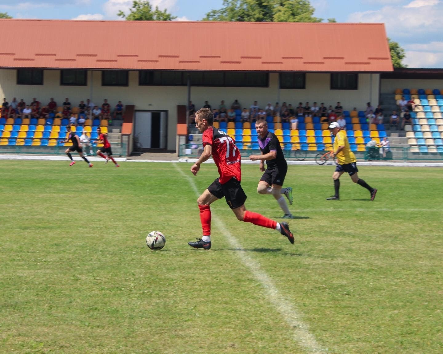 Футболісти Золочівщини зібрали майже чверть мільйона для підтримки ЗСУ