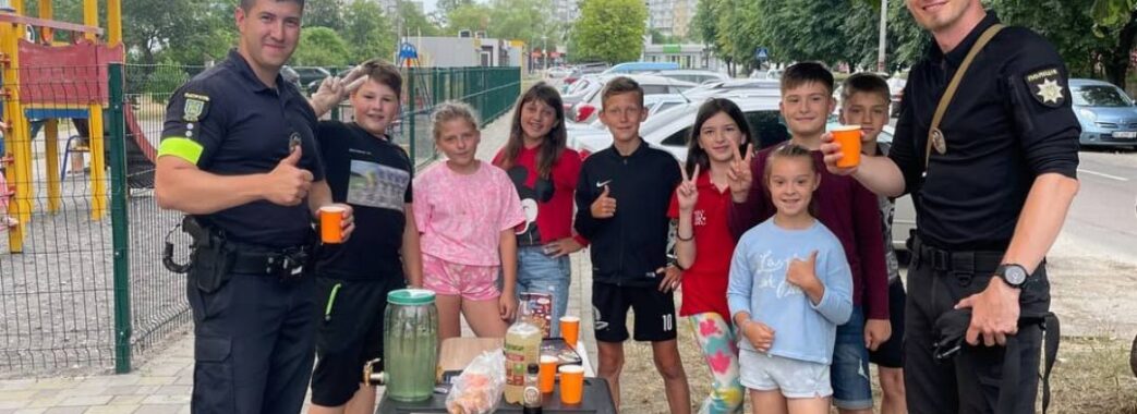 У Львові діти зібрали для ЗСУ 15 тисяч гривень, продаючи лимонад