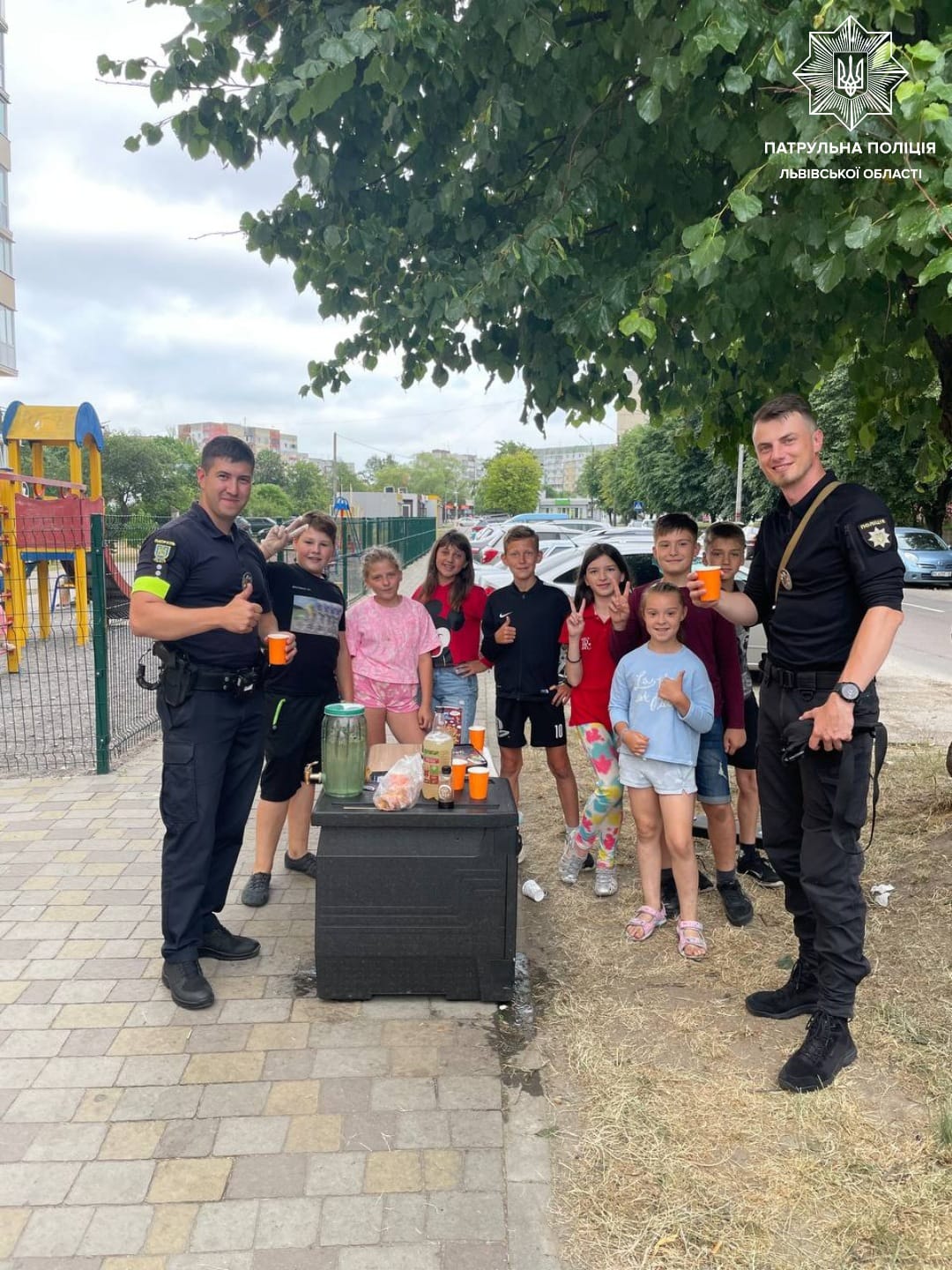 У Львові діти зібрали для ЗСУ 15 тисяч гривень, продаючи лимонад