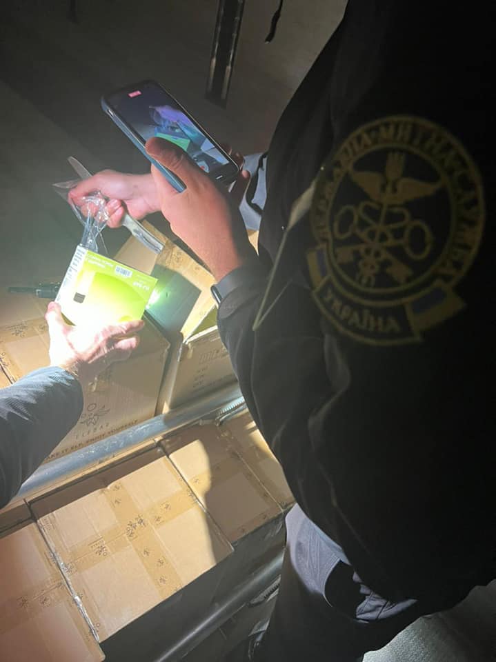 На Краківці затримали контрабанду електронних сигарет на 700 тисяч євро