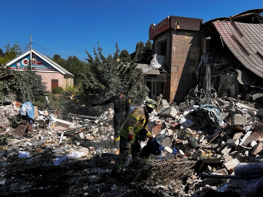 У Бахмуті росіяни обстріляли готель: є загиблі та поранені