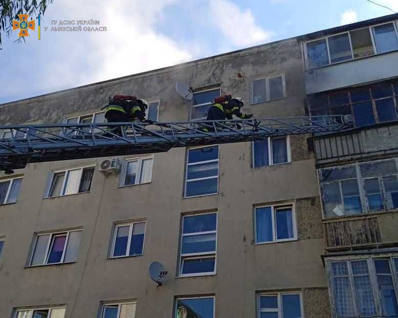 Вранці в Дрогобичі горіла квартира: обійшлося без постраждалих