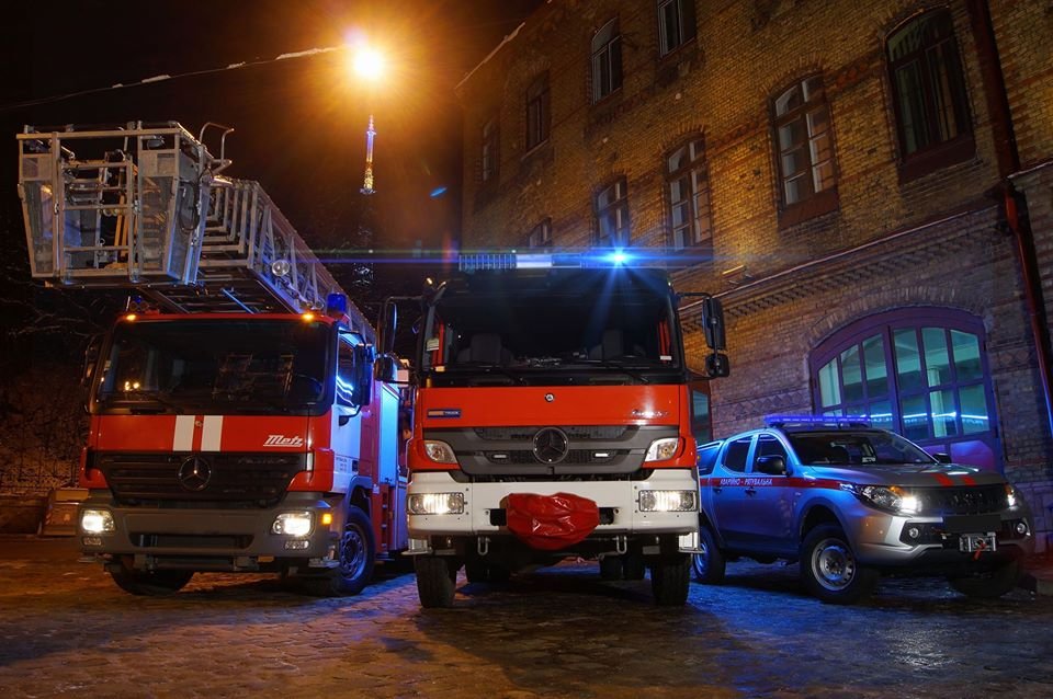 В Червонограді рятувальники допомогли лікарям дістатися до 91-літньої жінки
