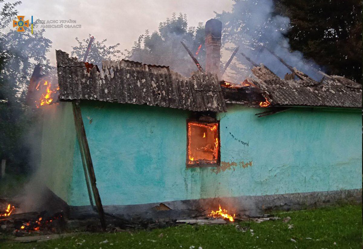 За добу в одному з сіл Яворівщини сталося дві пожежі