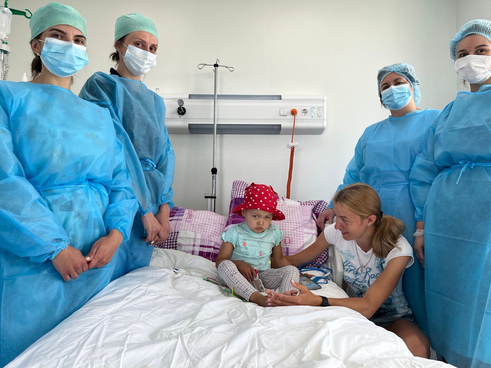 Львівські лікарі провели першу трансплантацію кісткового мозку дитині