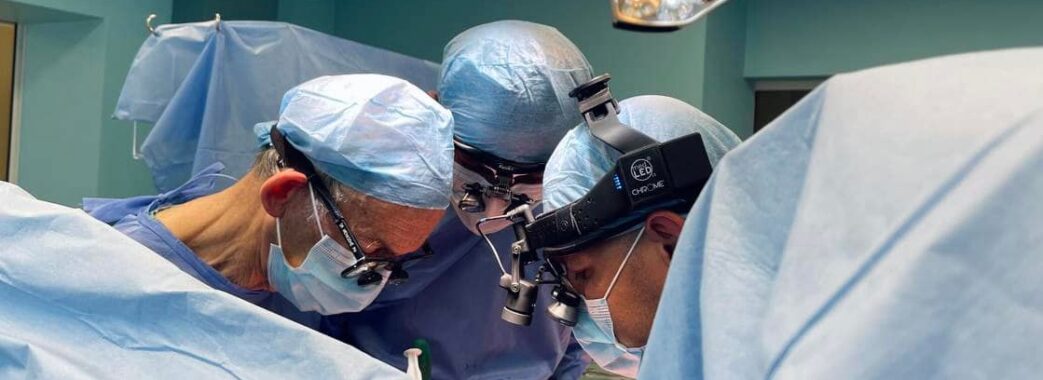 У Львові новітнім методом та з французьким хірургом прооперували пацієнта з серцевою недостатністю