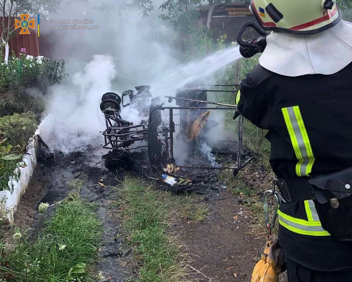 Біля хати у Новому Роздолі вигорів вщент квадроцикл