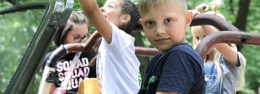 Волонтерам Дрогобича допомогає 8-річний переселенець з Харкова