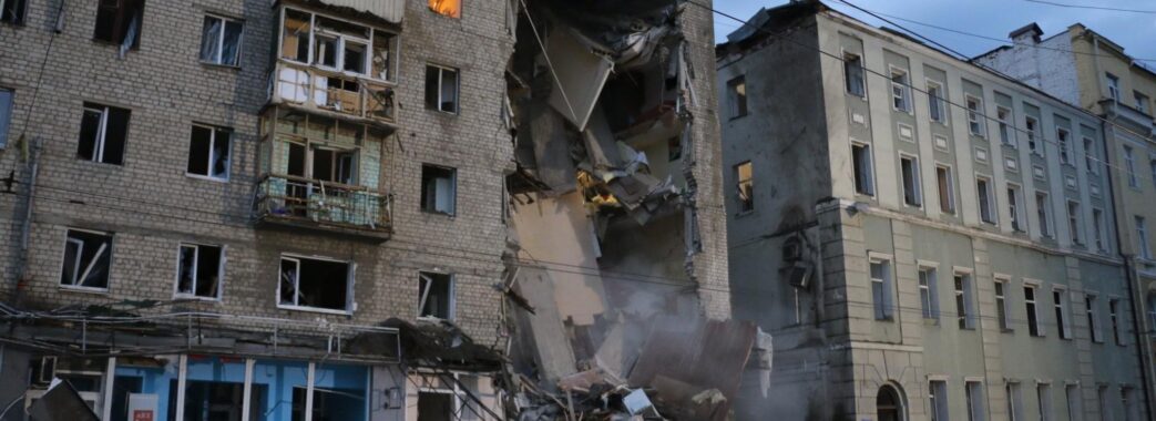 Уночі Харків тричі атакували ракетами, одна влучила у багатоповерхівку