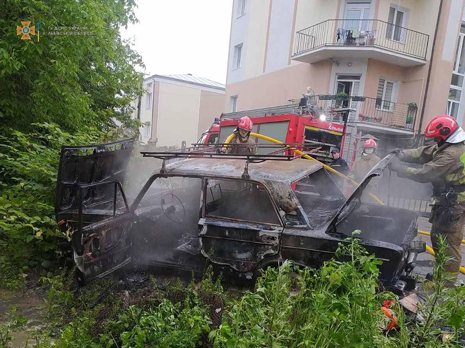 У пожежах на Львівщині згоріли дві машини