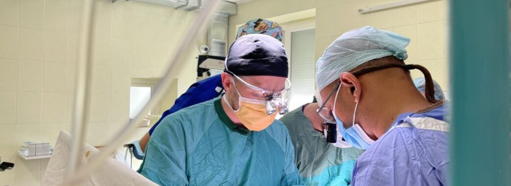 Львівські лікарі провели унікальну операцію і врятували ногу пацієнта