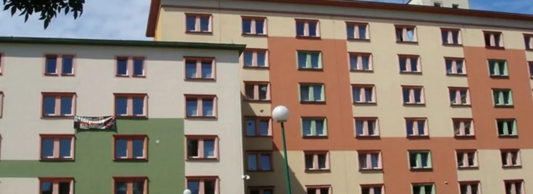 Українським біженцям в Польщі обіцяють квартири і роботу