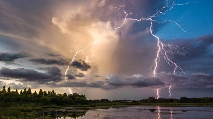 На Львівщині оголосили штормове попередження