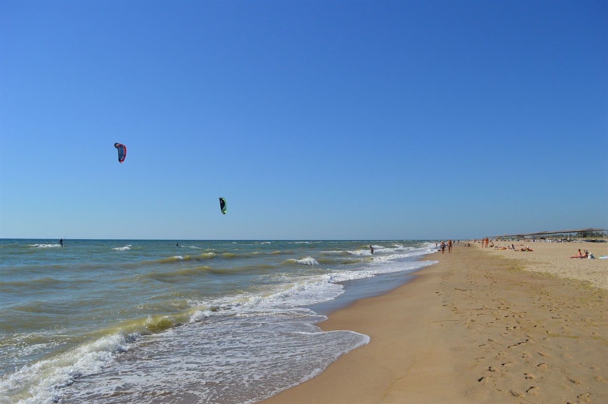 На пляжі на Одещині на міні підірвались двоє людей