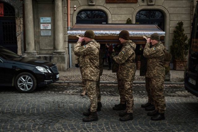 Завтра Львів попрощається з двома Героями