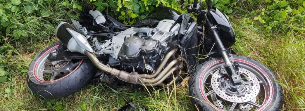 На Золочівщині мотоцикл зіткнувся з велосипедом: травмувались дві людини