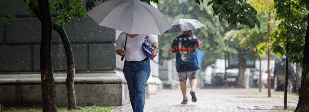 Спека і трохи дощу: яку погоду прогнозують синоптики найближчими днями